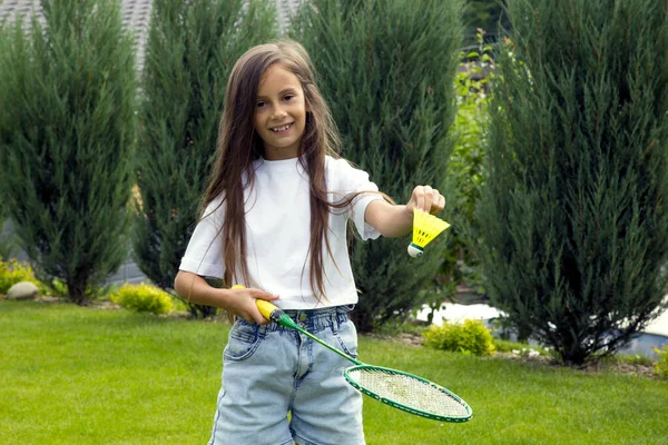 Happy Little Girl Playing Badminton Park Portrait Girl Badminton Her — Foto de Stock