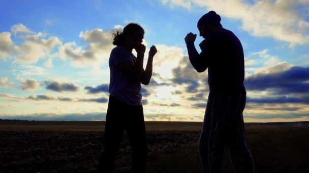 Sports Recreation Father Son Train Sunset Couple Father Son Boxing — Stockvideo