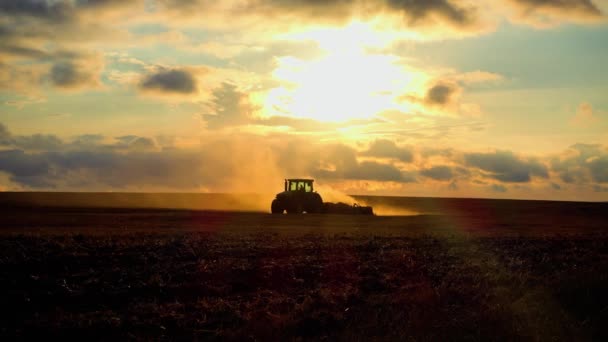 Agriculture Tractor Plows Field Sunset Land Cultivation Wheat Harvest Mechanized — Stock videók