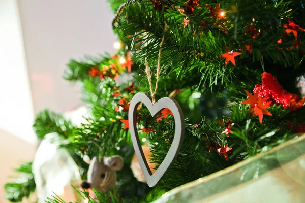 Šedé srdce na vánoční strom dekorace — Stock fotografie
