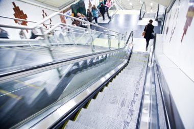 Metro yürüyen merdiven