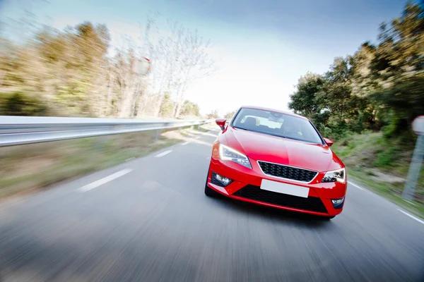 Car on a road full of dangerous bends — Stock Photo, Image