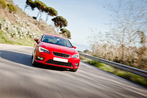 Car on a road full of dangerous bends — Stock Photo, Image