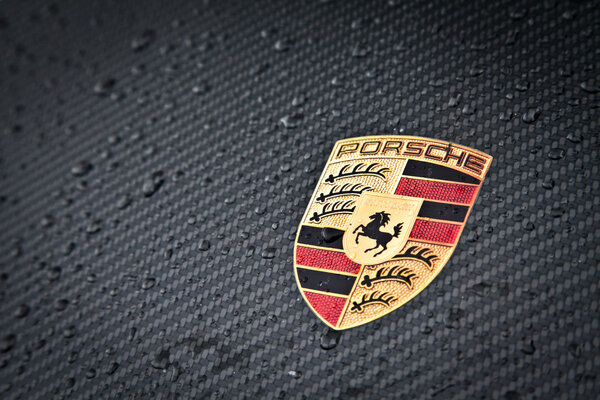 Porsche emblem carbon