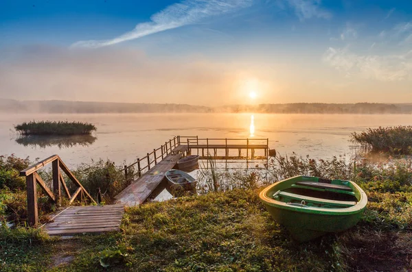 Υπέροχο Ομιχλώδες Πρωινό Στη Λίμνη Περιφέρεια Κιέβου Ουκρανία — Φωτογραφία Αρχείου