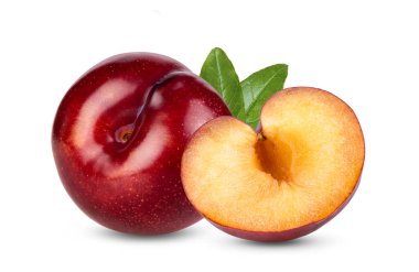 Beyaz zemin üzerinde yaprak izole kırmızı kiraz eriği. tam alan derinliği