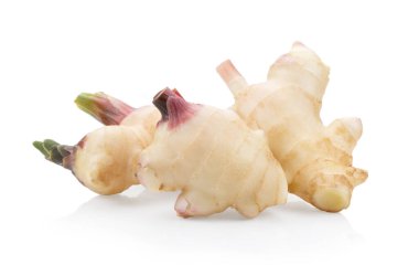 Beyaz arka planda izole edilmiş taze kızıl