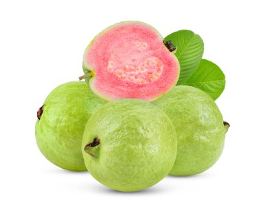 Beyaz arkaplanda kırmızı guava meyvesi izole
