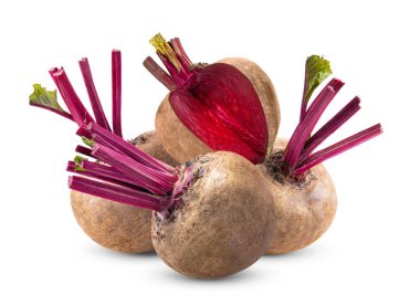 Beyaz arkaplanda yaprakları izole pancar kökü