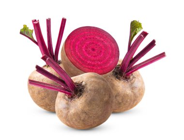 Beyaz arkaplanda yaprakları izole pancar kökü