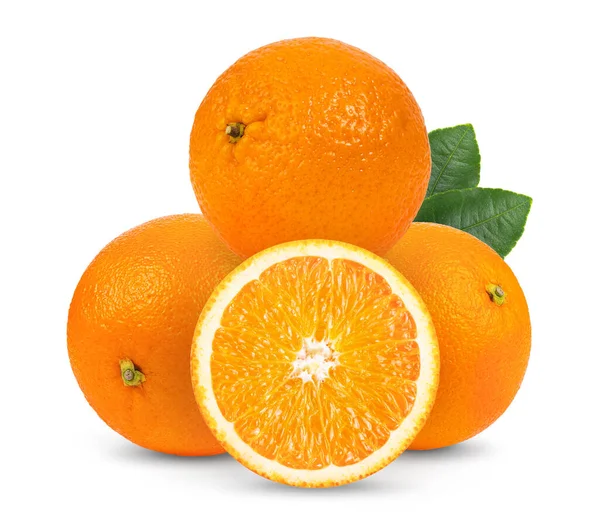 Orangefarbene Früchte Mit Blättern Auf Weißem Hintergrund Volle Schärfentiefe — Stockfoto