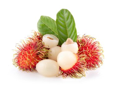 Rambutan beyaz arkaplanda izole edildi