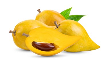 Beyaz arka planda yumurta meyvesi (yumurta meyvesi, Tiesa, sarı sapote, Canistelsapote, Chesa, Pouteria lucuma) izole edilmiştir.