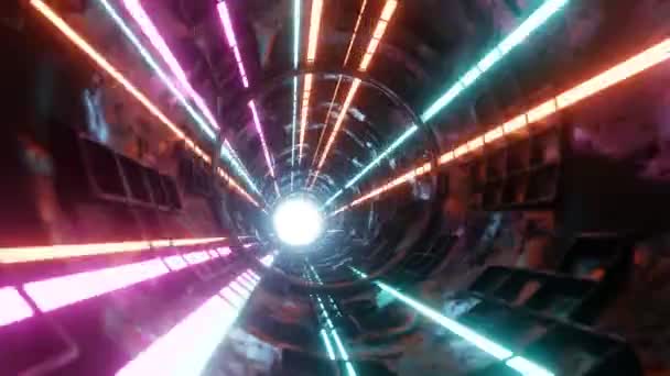Jasne Światło Końcu Metalowej Rury Neonowe Kolorowe Promienie Miękkie Ogniskowanie — Wideo stockowe