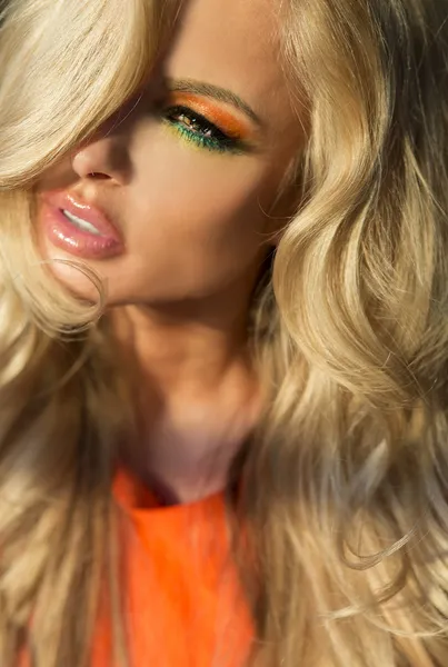 Portrai od verbazingwekkende blonde schoonheid — Stockfoto