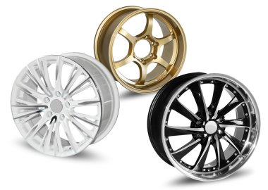 Beyaz arka plan üzerinde izole çelik alaşım araba diskler