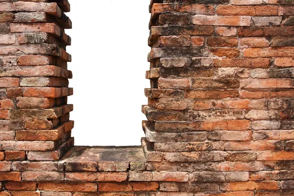 Oude bakstenen muur met gat voor venster — Stockfoto