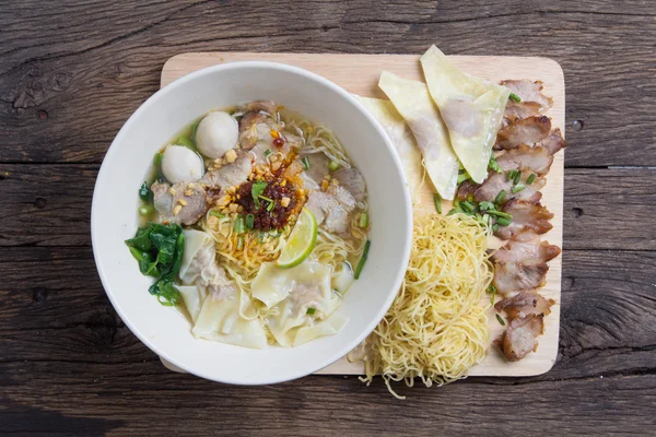 Noodles bowl on wooden background — Stock Photo, Image