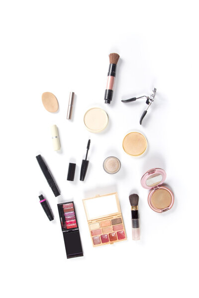 Shopping bag with cosmetics set