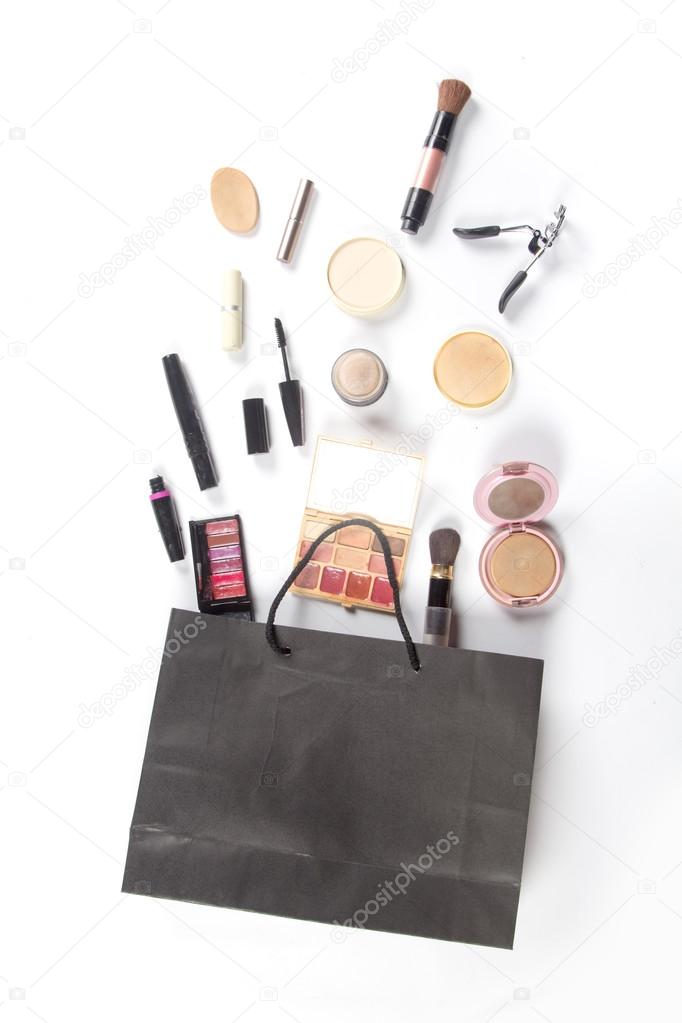 Shopping bag with cosmetics set