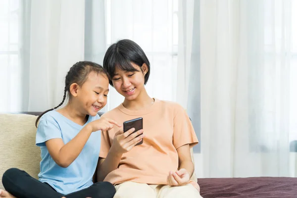 Happy Asian Girl Sister Play Smart Phone Together Home — Stock Photo, Image