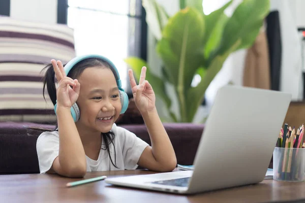 Happy Asian Little Girl Student Learning Virtual Internet Online Study — Stock Photo, Image