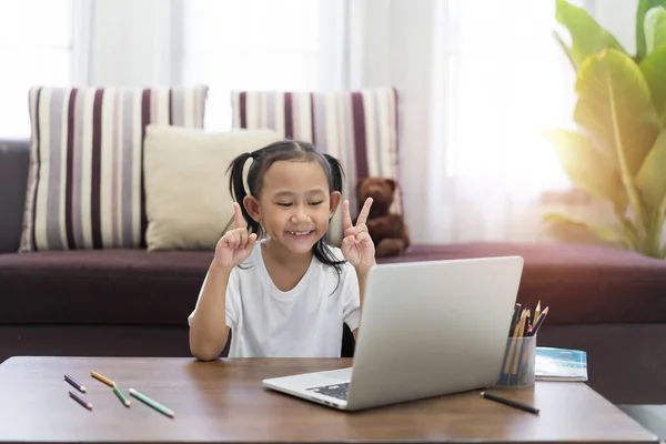 Happy Asian Little Girl Student Learning Virtual Internet Study Home — Stok Foto