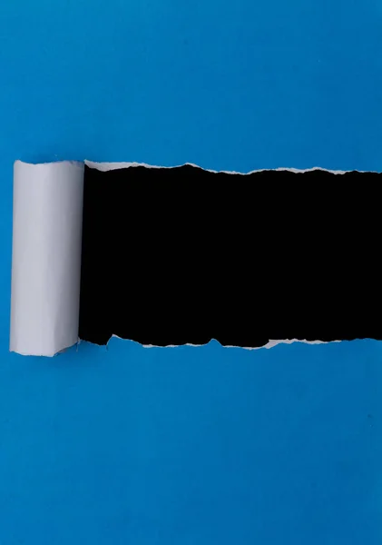 Papel Azul Claro Rasgado Com Copyspace Branco Para Sua Mensagem — Fotografia de Stock