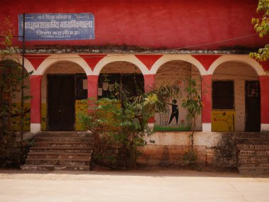 Hindistan hükümetinin tatil zamanındaki görüntüsü, Hindistan 'ın Katni Madhya Pradesh şehrinde gündüz vakti örgüt dışından çekilen görüntü..