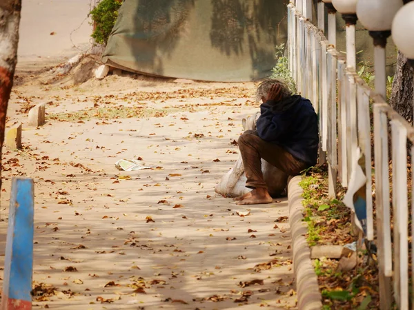 Indian Poor Old Man Begging Footpath Side Corner City Katni — Stock Photo, Image