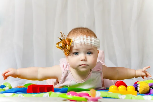 Lovable baby with arms lateral LR — Stock Photo, Image