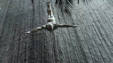 Pearl diver heykel