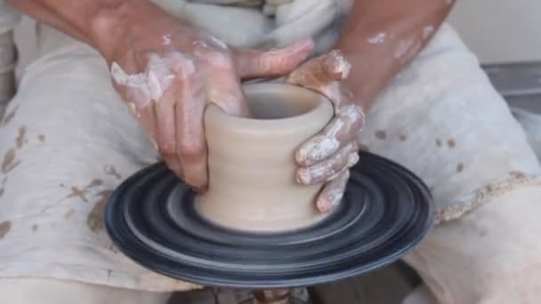 Potter att göra lerkruka — Stockvideo