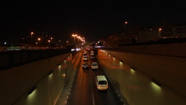 Verkehr in der Nacht — Stockvideo