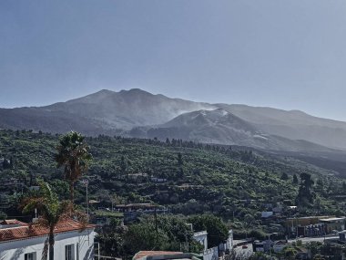Cumbre Vieja volcano on La Palma burn out in January 2022, smoke