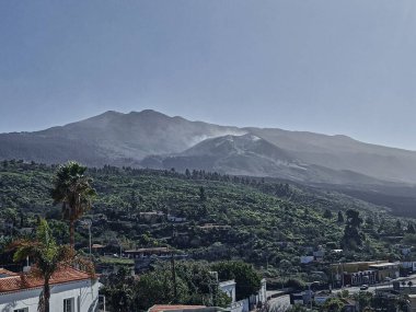 Cumbre Vieja volcano on La Palma burn out in January 2022, smoke