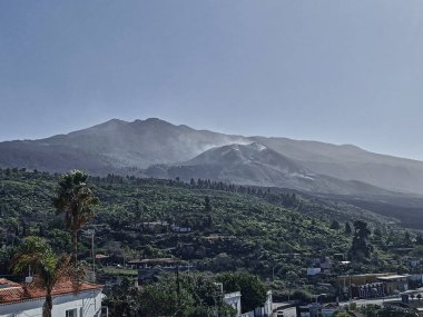 Cumbre Vieja volcano on La Palma burn out in January 2022, smoke