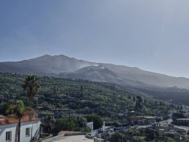Cumbre Vieja volcano on La Palma burn out in January 2022, smoke