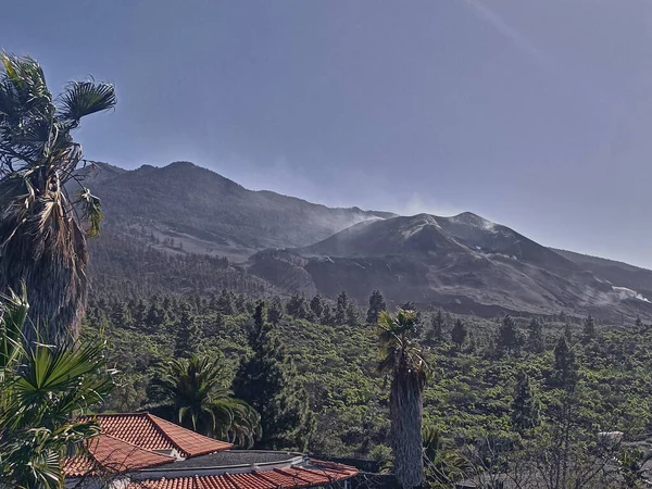 Cumbre Vieja volcano on La Palma burn out in January 2022, smoke