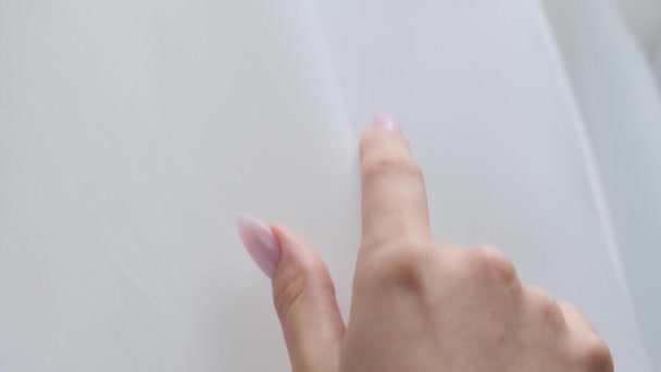 Жіночі Руки Крупним Планом Білому Тлі — стокове відео