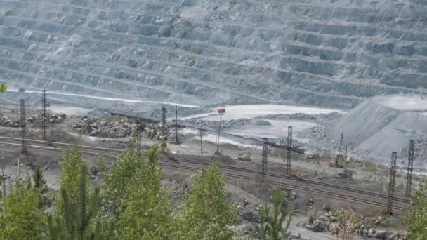 Azbestowy Kamieniołom Wywrotka Przy Pracy Otwartej Dziurze Wywrotki Przemysł Górniczy — Wideo stockowe
