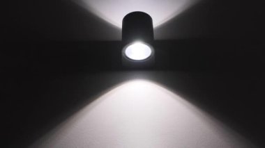  Çatı katı lambası Karanlıkta parlıyor