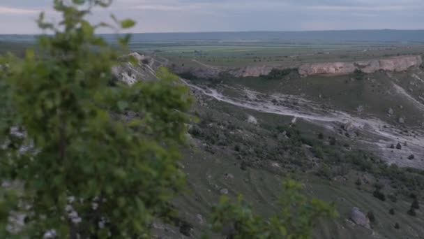 Yazın Kayalar Yeşil Dağların Panoramik Manzarası — Stok video