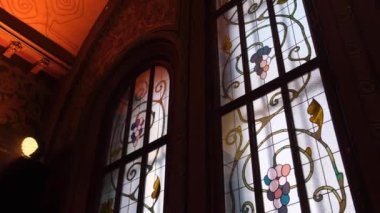 mozaik camlı büyük vintage pencereler