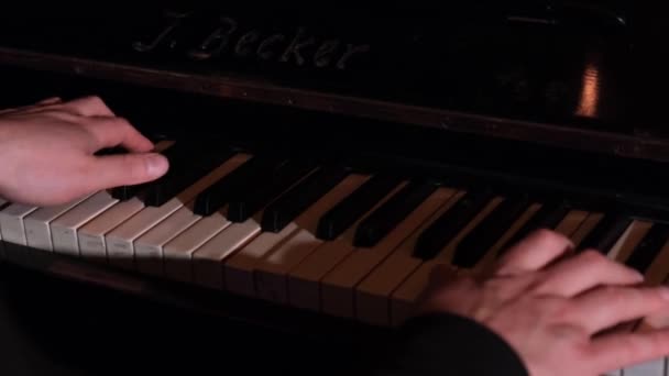 Close Pianist Hands Professionally Play Piano — Stockvideo