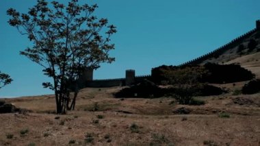  Sudak şehrindeki bir kale. Ukrayna