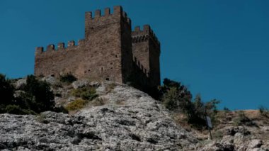  Sudak şehrindeki bir kale. Ukrayna