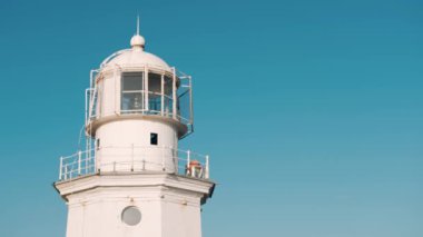  Sahildeki büyük beyaz deniz feneri
