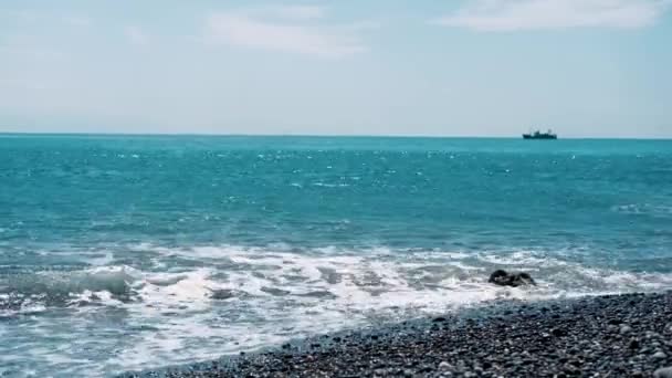 弗拉穆拉 Framura 利古里亚 Liguria Cinque Terre 的破坏性和壮观的海上风暴 海浪在海岸岩石上碰撞 造成了水波的爆发 冰川融化增加了海水的体积 — 图库视频影像