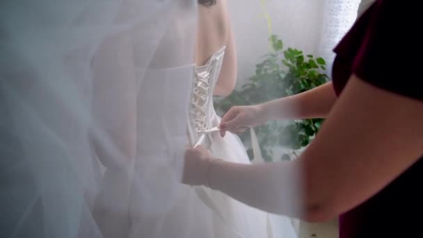 Невеста Затягивает Корсет — стоковое видео